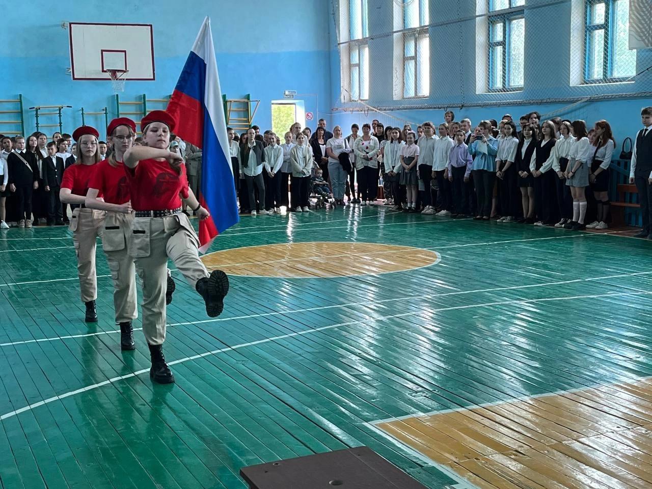 31 мая для учащихся МБОО Старомайнская СШ№1 прошла торжественная линейка, посвященная окончанию учебного года..