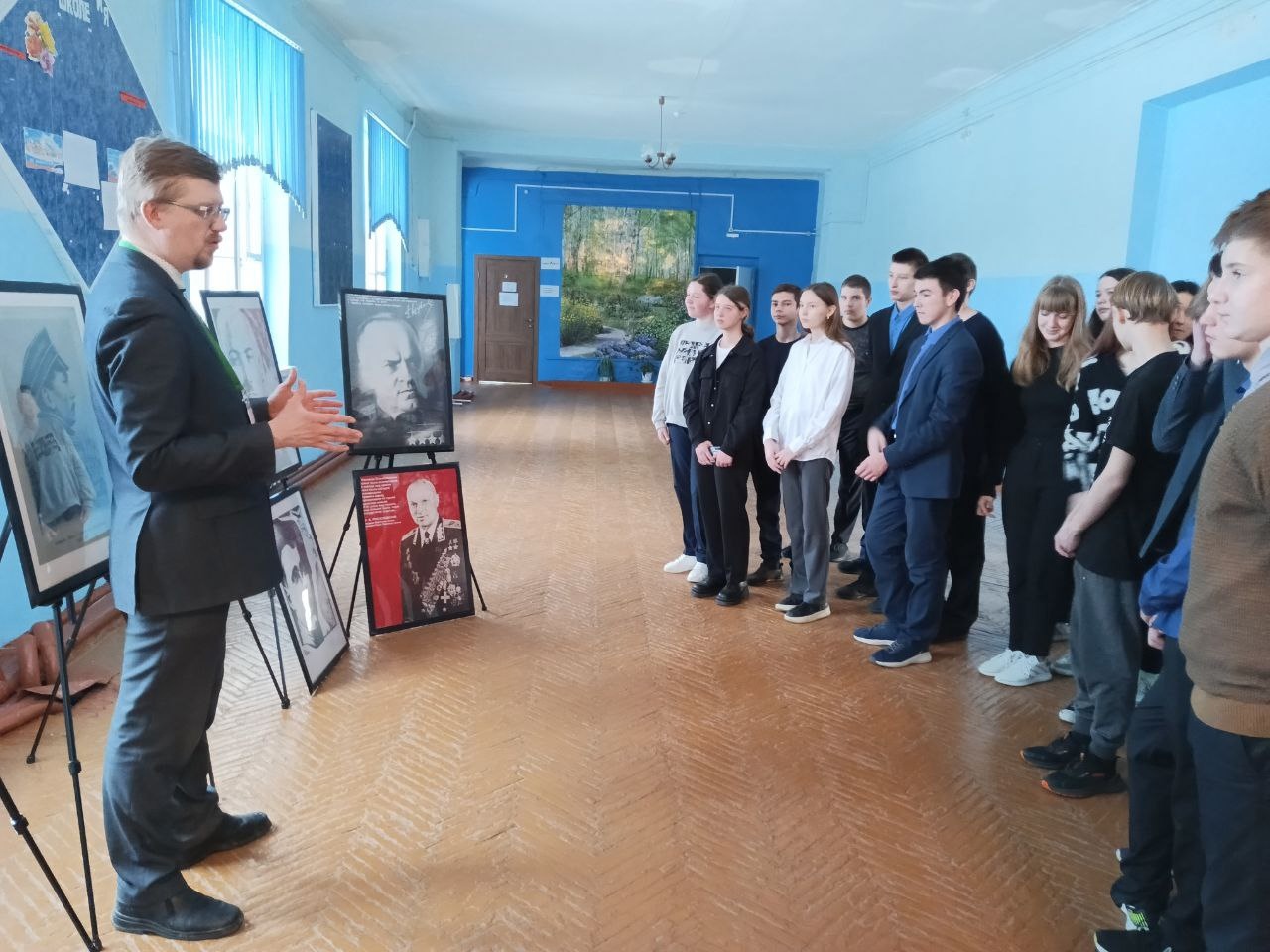 учащиеся МБОО Старомайнская СШ №1 посетили передвижные выставки Ленинский мемориал..