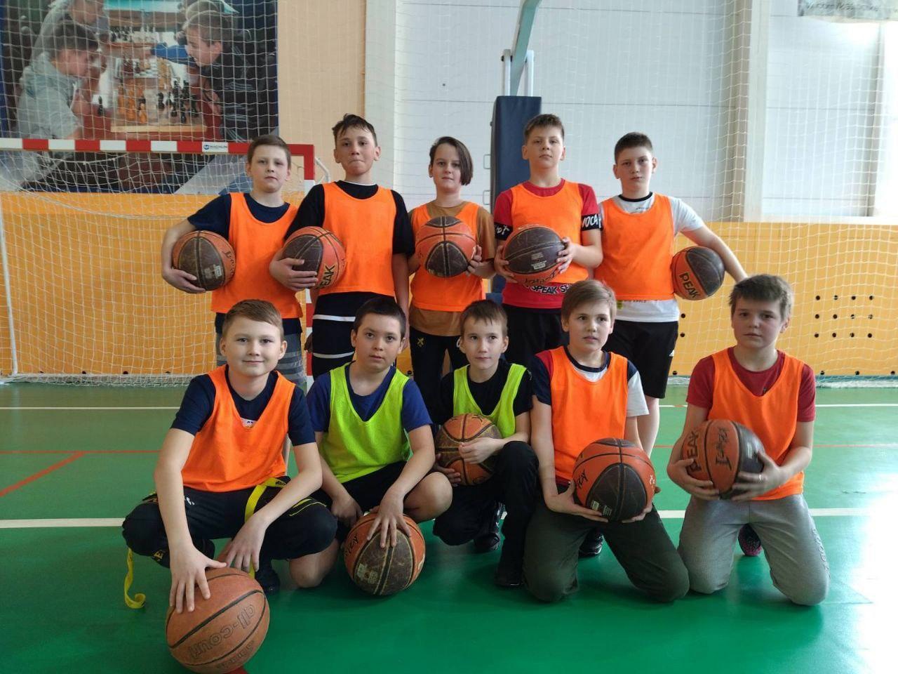В Новой Малыкле прошел дивизионный этап Школьной спортивной лиги по баскетболу.